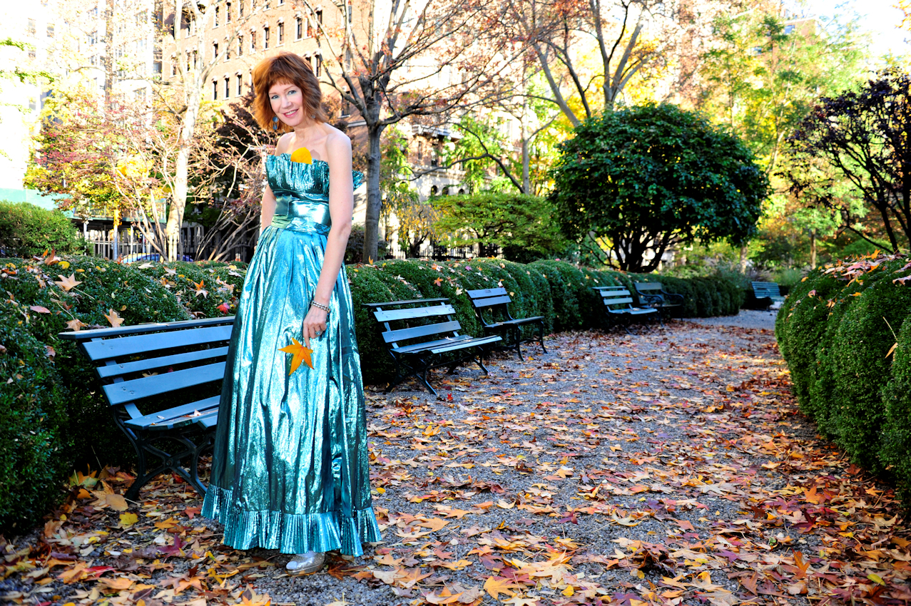 West Village Model Karen Rempel enjoying a beautiful fall day in Gramercy Park - KQS