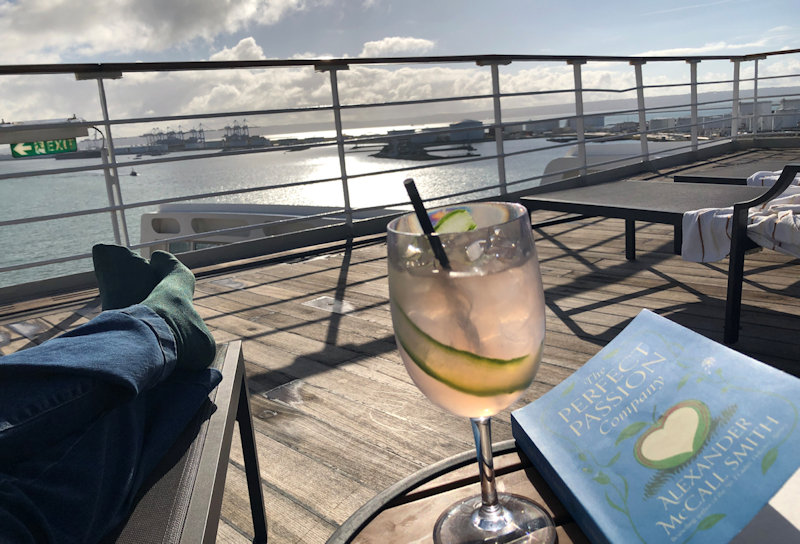 Manhattan Model Karen Rempel on the Queen Mary 2 - Cunard Spritz